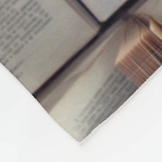 Muster für geöffnete Bücher hinzufügen Fleecedecke (Ecke)