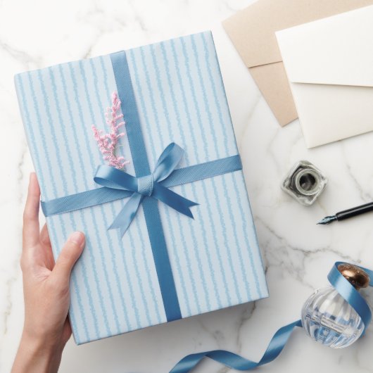 Muster für hübsche blaue Streifen Geschenkpapier (Schenken)