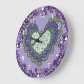 Muster für hübsche Lila grüne Herzen und Kreise Große Wanduhr (Winkel)