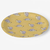 Muster für illustrierte Schnecken und Wirbel Pappteller (Schrägansicht)