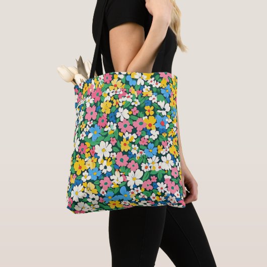 Muster für kleine Frühlingsblumen Tasche (Von Nahem)