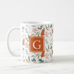 Muster für Monogram Whimsical Fall Botanicals Kaffeetasse<br><div class="desc">Whimsikale und moderne Herbstsaison Tasse mit Ihrem Monogramm auf einem orangefarbenen Hintergrund mit einer Herbstgrün-Abbildung in einem Muster.</div>