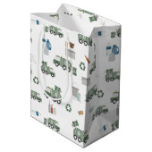 Muster für niedliche, grüne Recycelnd Lkw-Kinder Mittlere Geschenktüte (Rückseite Schrägansicht)