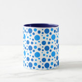 Muster für Retro-Polka-Dot und Kreise in der Blues Tasse (Zentrum)