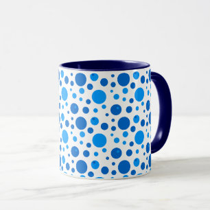 Muster für Retro-Polka-Dot und Kreise in der Blues Tasse