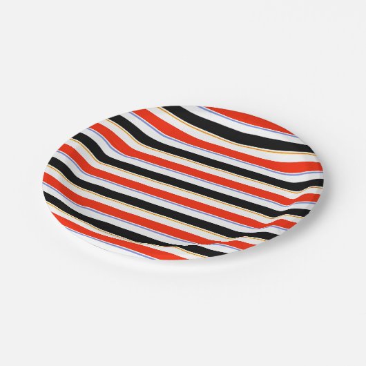 Muster für rote Schwarz-weiße Streifen Pappteller (Schrägansicht)