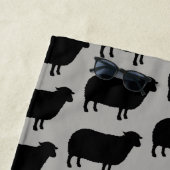 Muster für schwarze Schafe Silhouetten Strandtuch (Beispiel)