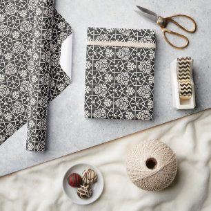 Muster für schwarze und weiße geometrische Blumenm Geschenkpapier