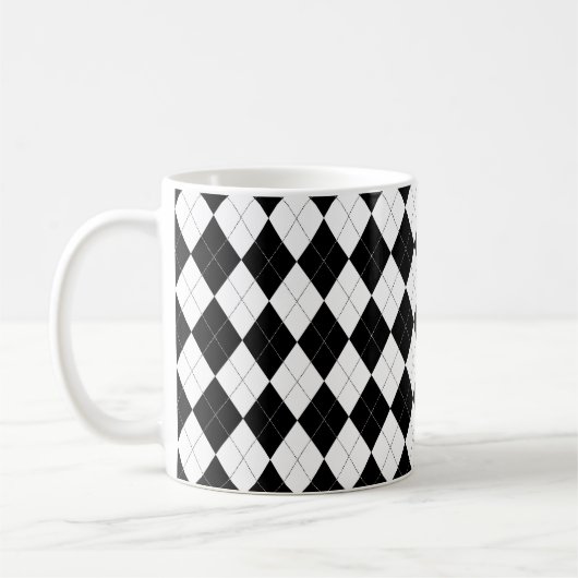 Muster für Schwarzweiß-Raute Preppy Geometric Kaffeetasse (Links)