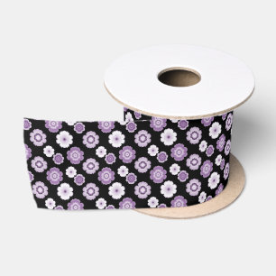 Muster für Violett und weiße Blume Satinband