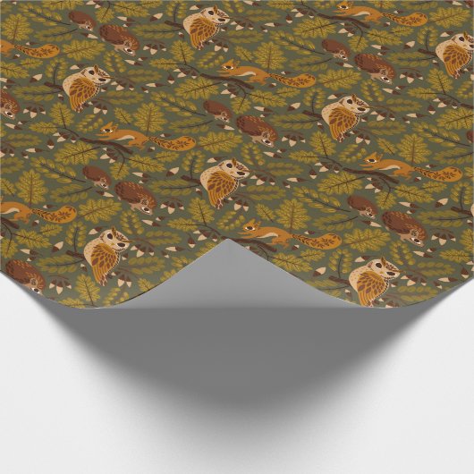 Muster für Waldkreaturen und Blätter Geschenkpapier (Ecke)