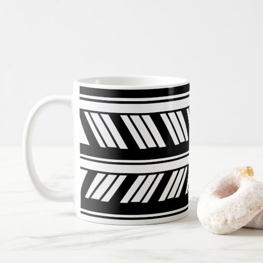 Muster für Zickzack Streifen in Schwarz und Weiß Kaffeetasse (Mit Donut)