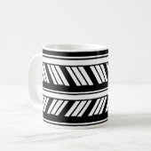Muster für Zickzack Streifen in Schwarz und Weiß Kaffeetasse (Vorderseite Links)