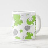 Muster grüner Elefanten, Sterne, Ihr Name Jumbo-Tasse (Vorderseite Rechts)