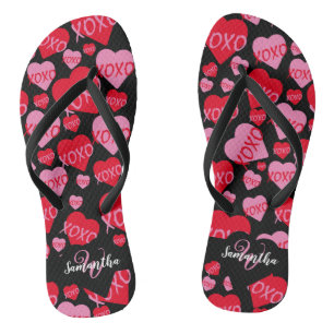 Muster Herz XOXO Liebe Rosa Schwarzes Monogramm Badesandalen