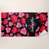 Muster Herz XOXO Liebe Rosa Schwarzes Monogramm Strandtuch (Vorderseite)