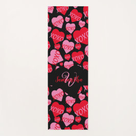 Muster Herz XOXO Liebe Rosa Schwarzes Monogramm Yogamatte