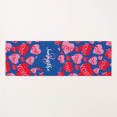 Muster Herz XOXO Liebe Rot Rosa Blau Monogramm Yogamatte (Vorderseite (Horizontal))