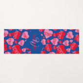 Muster Herz XOXO Liebe Rot Rosa Blau Monogramm Yogamatte (Vorderseite (Horizontal))