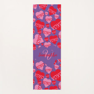 Muster Herz XOXO Liebe Rotes Rosa Lila Monogramm Yogamatte