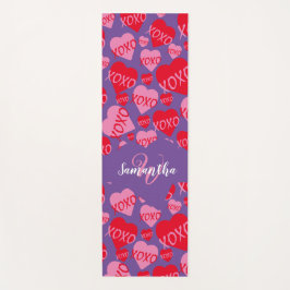 Muster Herz XOXO Liebe Rotes Rosa Lila Monogramm Yogamatte