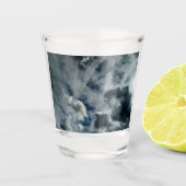 Muster in den Wolken Schnapsglas (Vorderseite)