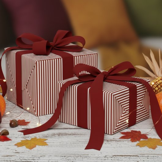 Muster in dunkelrot und weiß Streifen Geschenkpapier