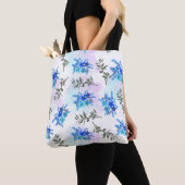 Muster mit blauem Blumenstrauß aus Blume und Blätt Tasche (Von Nahem)