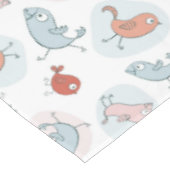 Muster mit Cartoonvögeln Tischdecke (Schrägansicht)