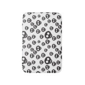 Muster mit den schwarzen Schädeln auf Weiß Badematte (Vorderseite Vertikal)