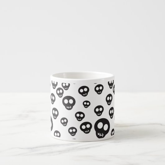 Muster mit den schwarzen Schädeln auf Weiß Espressotasse (Vorderseite)