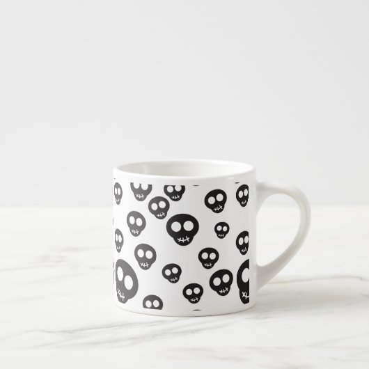 Muster mit den schwarzen Schädeln auf Weiß Espressotasse (Rechts)