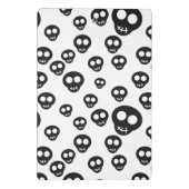 Muster mit den schwarzen Schädeln auf Weiß Mini Klemmbrett (Rückseite)