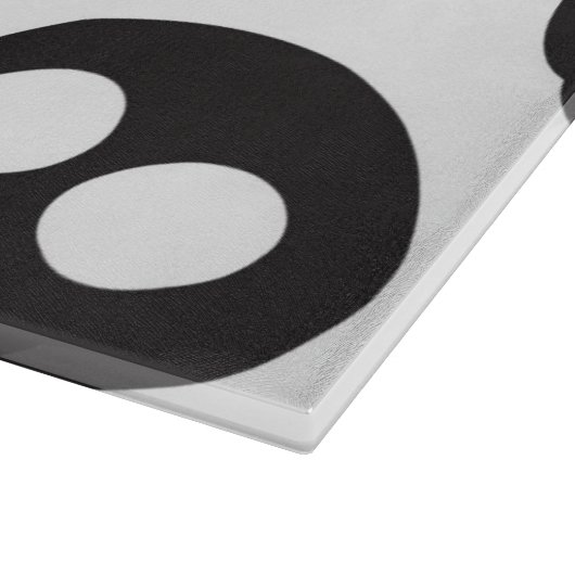 Muster mit den schwarzen Schädeln auf Weiß Schneidebrett (Ecke)