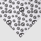 Muster mit den schwarzen Schädeln auf Weiß Seidenpapier (Ausschnitt)