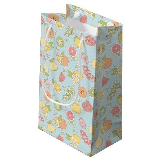 Muster mit Früchten und Beeren Kleine Geschenktüte (Rückseite Schrägansicht)