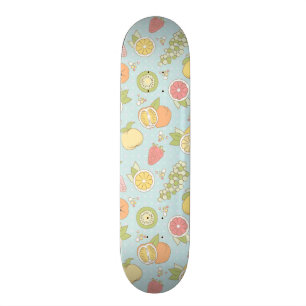 Muster mit Früchten und Beeren Skateboard