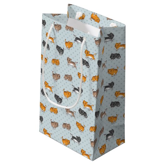 Muster mit lustigen Katzen Kleine Geschenktüte (Rückseite Schrägansicht)