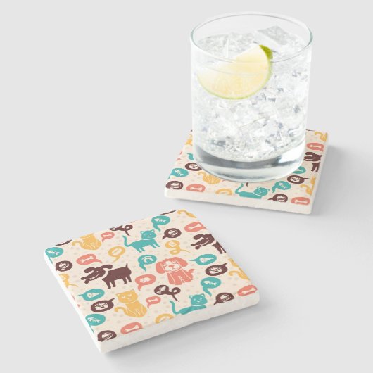 Muster mit lustigen Katzen und Hunden Steinuntersetzer (Seitenansicht)