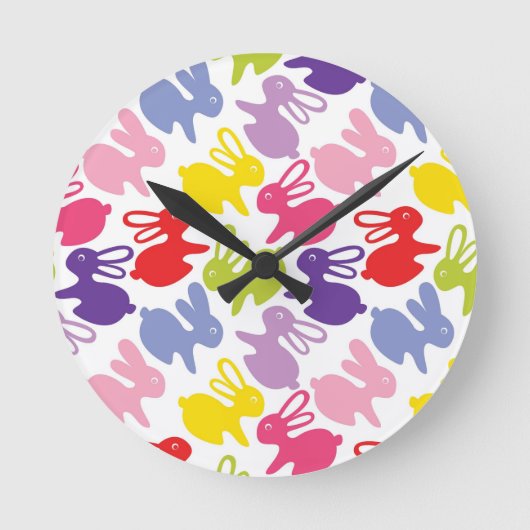 Muster mit Ostern-Kaninchen Runde Wanduhr (Vorderseite)