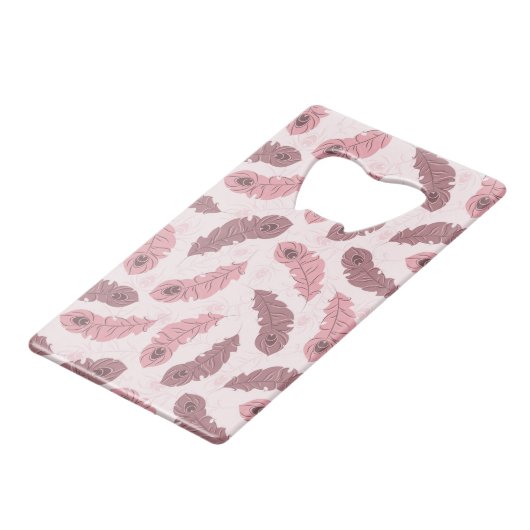 Muster mit Pfaufedern Geldkarten Flaschenöffner (Rückseite Schrägansicht)