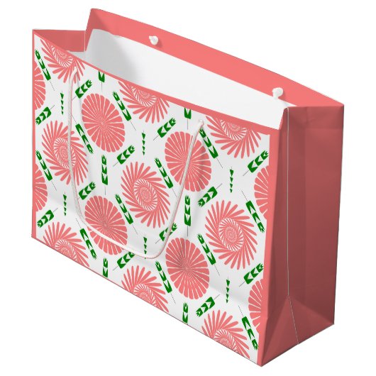 Muster mit rosa Blume Große Geschenktüte (Vorderseite Schrägansicht)