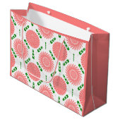 Muster mit rosa Blumen Große Geschenktüte (Vorderseite Schrägansicht)