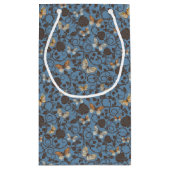 Muster mit Rosen und Schmetterling Kleine Geschenktüte (Rückseite)