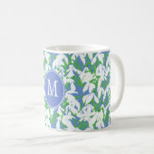 Muster-Monogramm für Snowdrop auf blauem Hintergru Kaffeetasse (VorderseiteRechts)