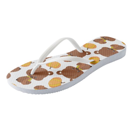 Muster von Bären, Niedlichen Bären, Fall, Kürbiski Badesandalen (Schrägansicht)