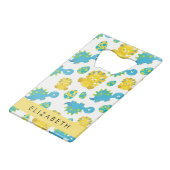 Muster von Dinosauriern, Niedliche Dinosaurier, Ih Geldbeutel Flaschenöffner (Vorderseite Schrägansicht)