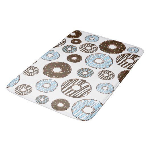 Muster von Donuts, blauen Donuts, braunen Donuts Badematte (Schrägansicht)