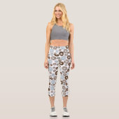 Muster von Donuts, blauen Donuts, braunen Donuts Capri Leggings (Vorderseite)