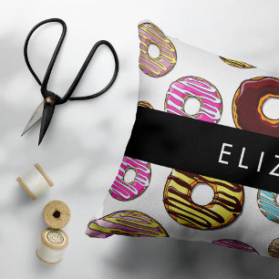 Muster von Donuts, farbenfrohe Donuts, Ihr Name Dekokissen